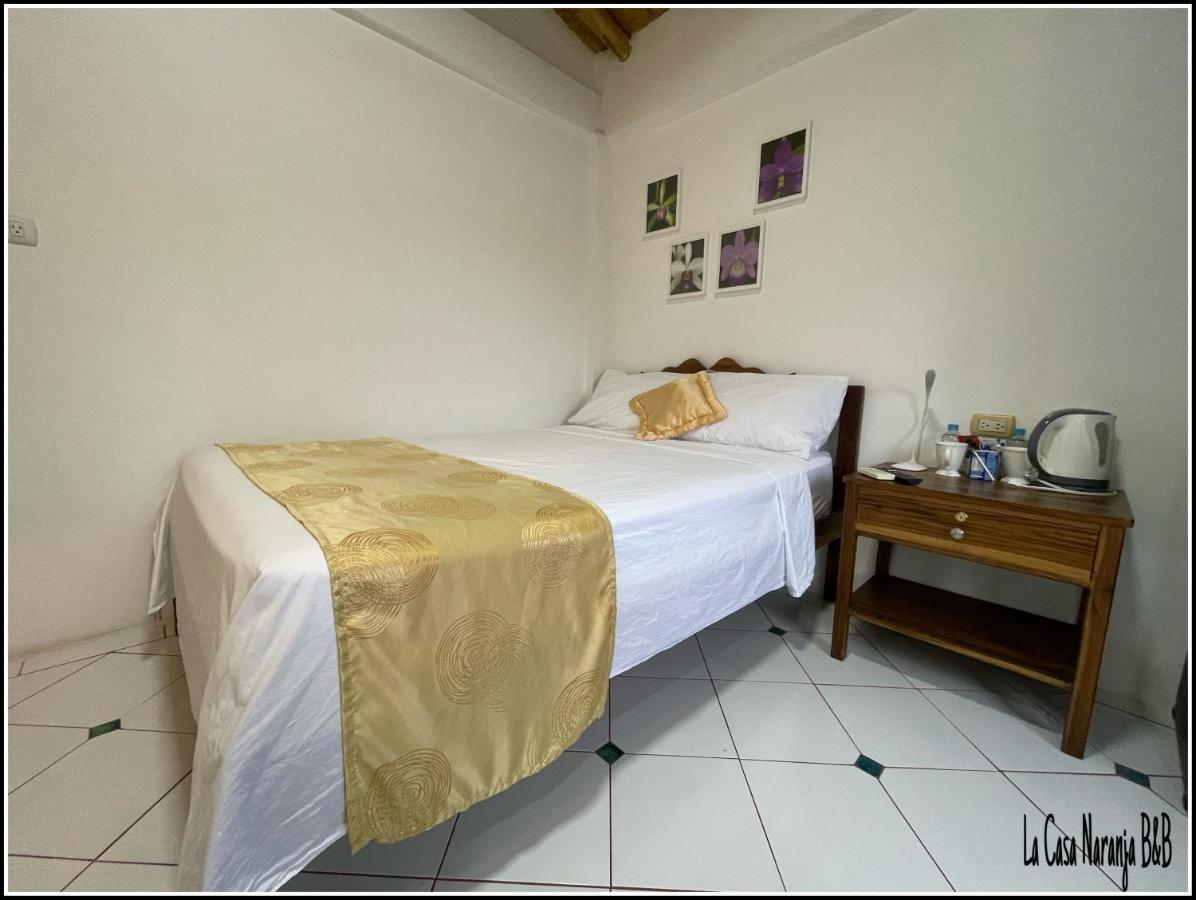 La Casa Naranja Bed And Breakfast Олон Экстерьер фото